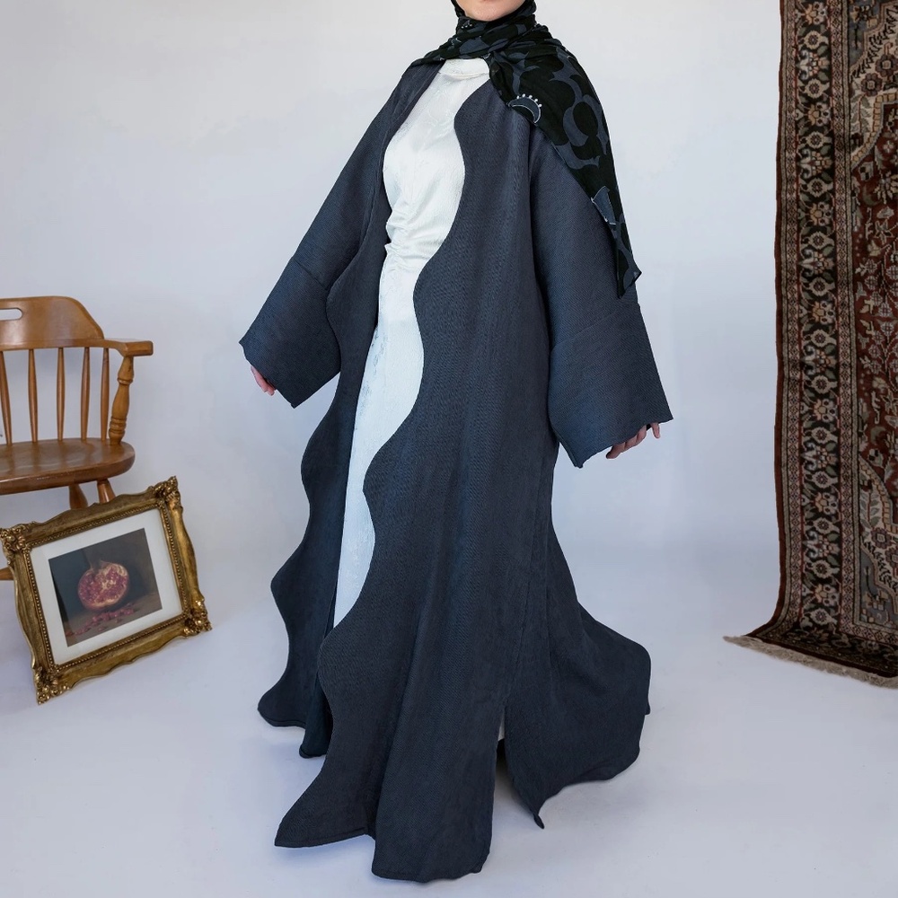 VELA SCARVES - Grey Curve Abaya - L/XL 55'